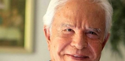 Cid Moreira, com 92 anos, pede aos fãs que fiquem em casa