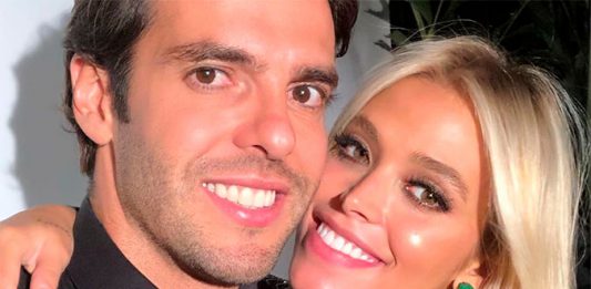 Kaká e Carol Dias anunciam gravidez