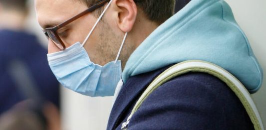 Máscara e óculos não combinam muito. Dicas para não embaçar as lentes