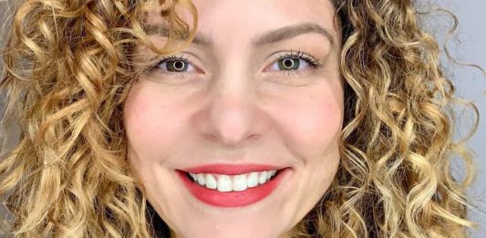 Bárbara Borges aparece com um visual radical