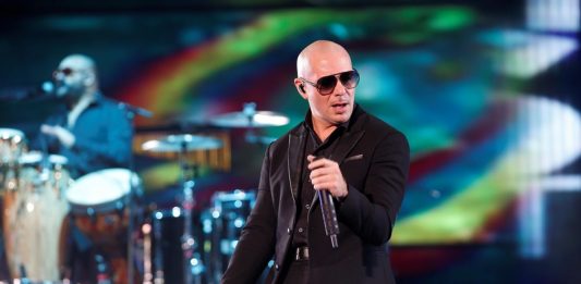 Pitbull divulga single para combater a Covid 19