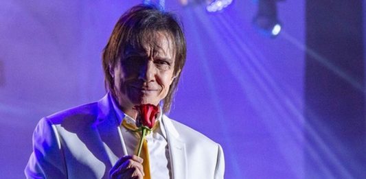 Roberto Carlos fará live neste domingo