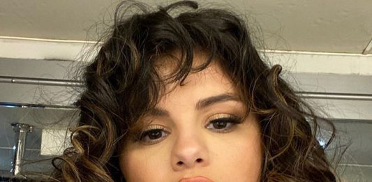 Selena Gomez revela que sua vida ficou fora do controle