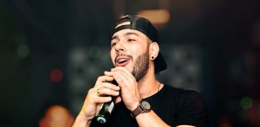 Casa de cantor sertanejo é invadida por ladrão durante live