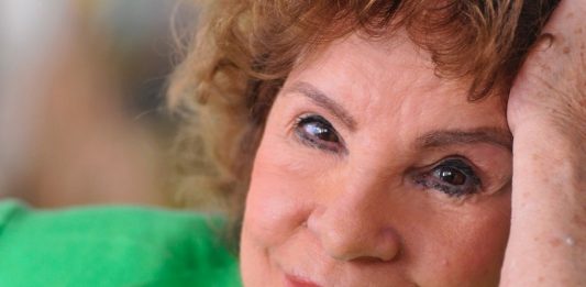 Atriz Daisy Lúcidi morre aos 90 anos