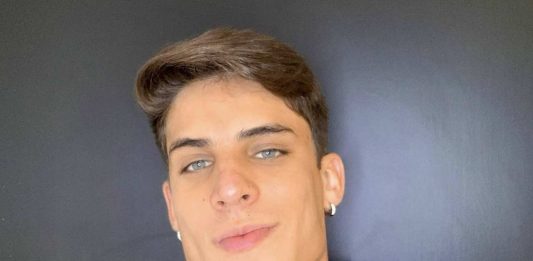 Mãe de Neymar reata namoro com modelo