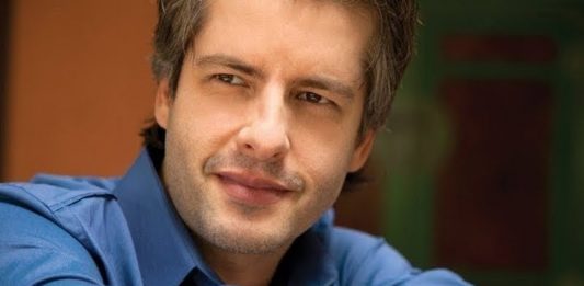 Quase tirei minha vida, revela cantor Victor Chaves Quase tirei minha vida, revela cantor Victor Chaves