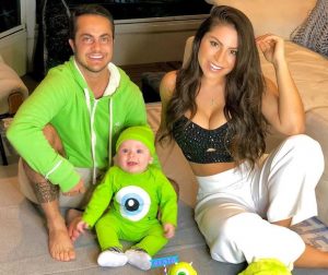 Thammy com a esposa Andressa e o filho Bento.