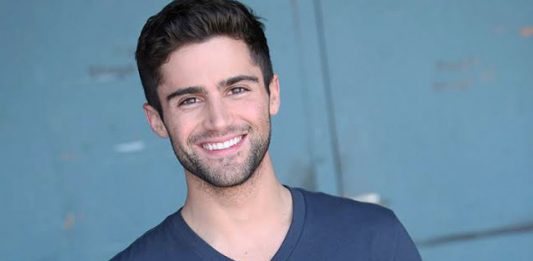 Demi Lovato está noiva de Max Ehrich