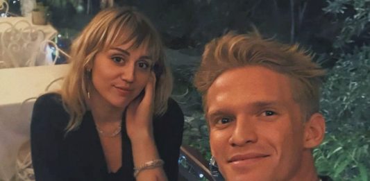 Miley Cyrus e Cody Simpson terminam namoro