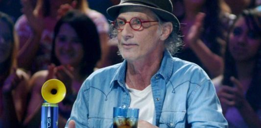 Produtor musical Arnaldo Saccomani morre aos 71 anos