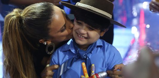 Ganhador do The Voice Kids, Thomas Machado, participa da live com Tatiéli Bueno