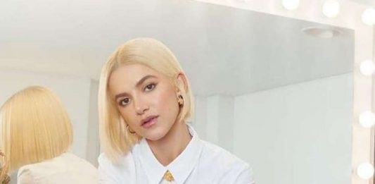 Manu Gavassi vira loira e muda nome no Instagram