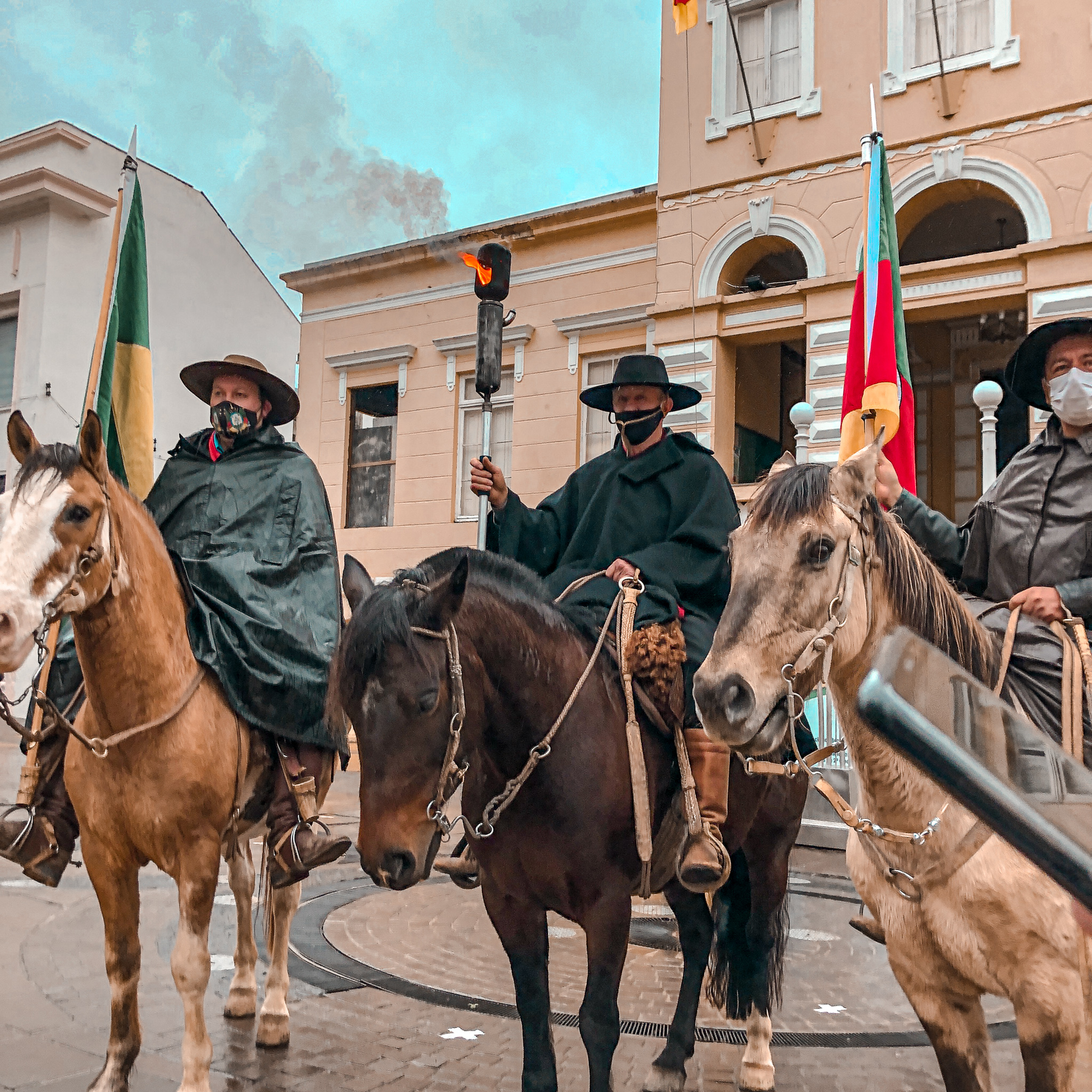 Cavalgada com a Chama Crioula abre os Festejos Farroupilhas