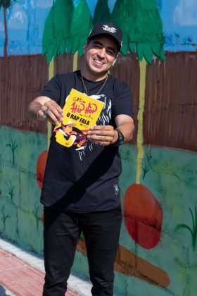 Caxiense Chiquinho Divilas lança o livro 'Cultura Hip Hop nas escolas – O RAP FALA'