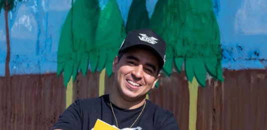 Caxiense Chiquinho Divilas lança o livro 'Cultura Hip Hop nas escolas – O RAP FALA'