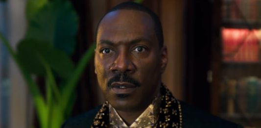 Eddie Murphy retorna às telas como o príncipe Akeem em Um Príncipe em Nova York 2