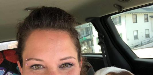 Cachorra desaparecida reencontra dona e cena viraliza