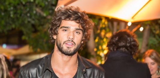 Débora Nascimento vive romance com Marlon Teixeira