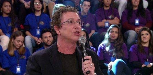 Boninho revela que já desclassificou três famosos do BBB21