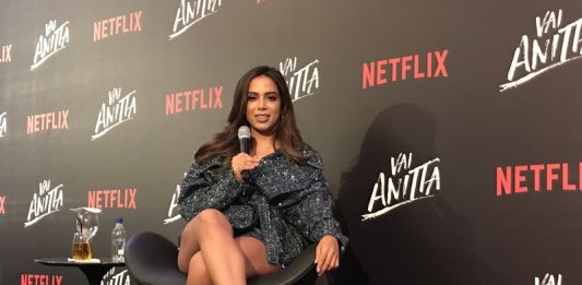 Idosa que aparece em documentário de Anitta processa a cantora e a Netflix