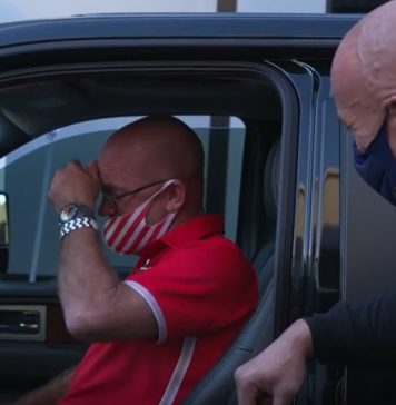 The Rock dá picape de 157 mil reais para amigo que lhe deu teto para morar na adolescência