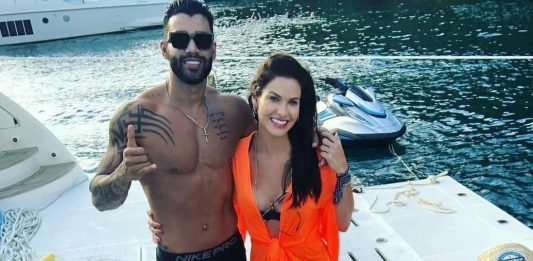 Andressa Suíta e Gusttavo Lima são vistos juntos em passeio de lancha