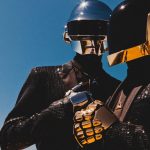 Daft Punk anuncia fim da banda com clipe explosivo