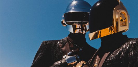 Daft Punk anuncia fim da banda com clipe explosivo