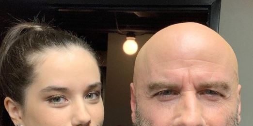 John Travolta faz coreografia de Grease com a filha Ella para o Super Bowl