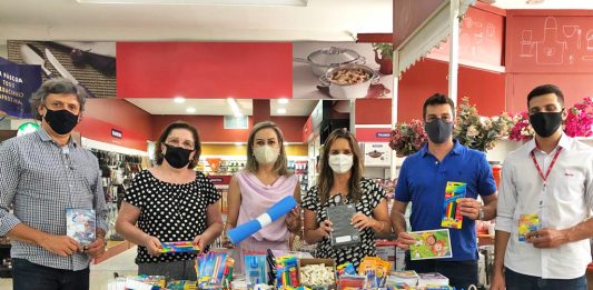 Super Apolo e seus clientes contribuíram com a Campanha Padrinhos na Escola