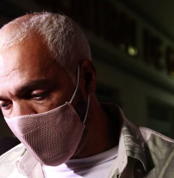 Cantor Belo pede desculpas por ter se apresentado em uma aglomeração