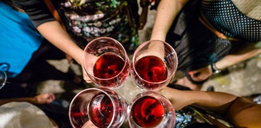 Entre Mulheres e Vinhos acontece online no dia 31 de março