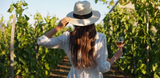 Vinho ser associado à preferência feminina é mito, afirma enóloga