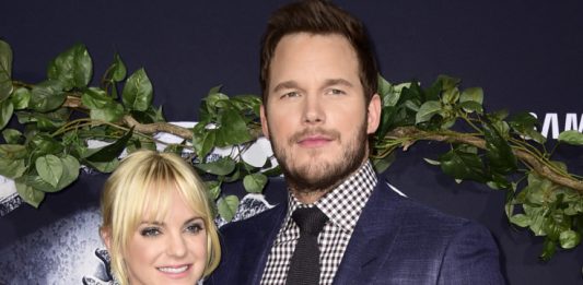 Anna Faris expõe motivo da separação com Chris Pratt