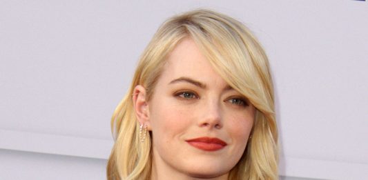 Atriz Emma Stone dá à luz seu primeiro filho