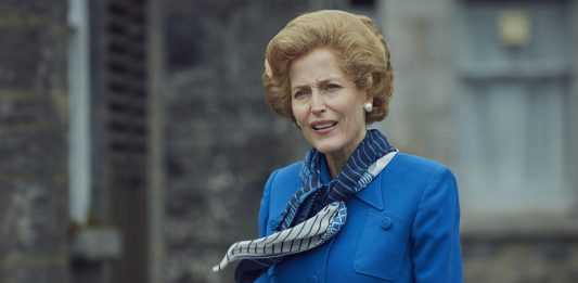 Gillian Anderson vence Melhor Atriz Secundária pelo papel de Margaret Thatcher em The Crown