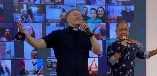 Padre Marcelo Rossi aparece musculoso em programa
