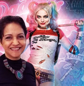 Atriz Iara Riça, dubladora da Arlequina, morre aos 56 anos