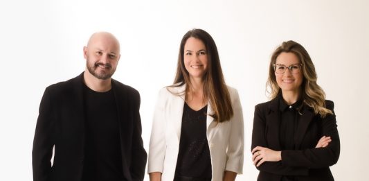 Sócios da MCom Comunicação, os jornalistas Cassiano Farina, Martha Caus e Camila Ruzzarin unem expertises para atender clientes de todos os setores e celebram 11 anos de empresa.  