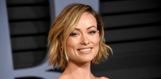 Namorada de Harry Styles, a atriz Olivia Wilde, pede ordem de restrição