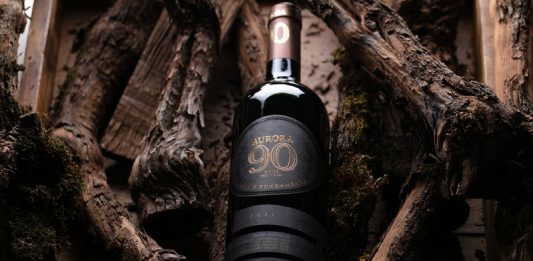 Vinícola Aurora lança vinho comemorativo aos 90 anos