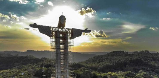 Estátua de Cristo em Encantado supera a do Rio de Janeiro e vira a maior do Brasil