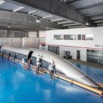 Em formato de cápsula, o transporte locomove pessoas e mercadorias a até 1.200 km/h com energia renovável.