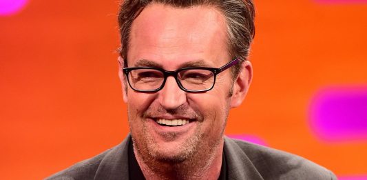 Matthew Perry rompe noivado sete meses após pedido de casamento