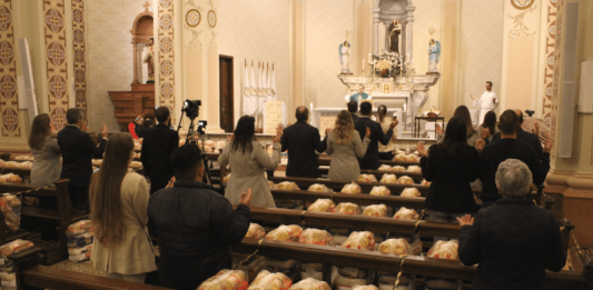 Campanha da Paróquia Santo Antônio arrecada alimentos para celebrar Corpus Christi