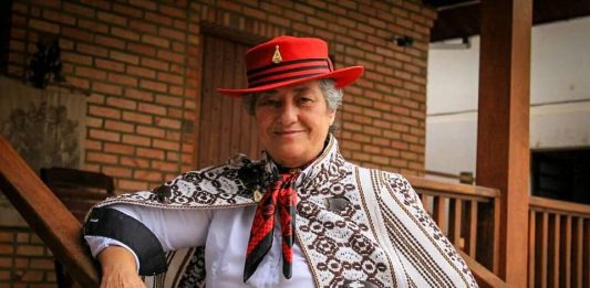 Luto na música gaúcha: cantora Berenice Azambuja morre aos 69 anos