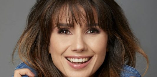 Paula Fernandes rebate fama de antipática
