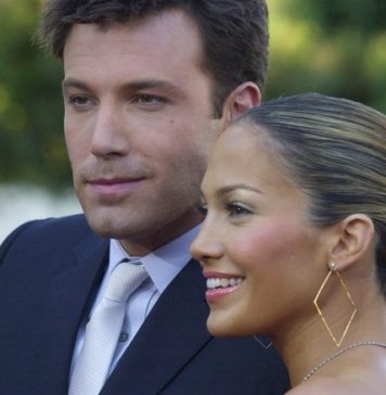 Jennifer Lopez e Ben Affleck são clicados abraçadinhos em restaurante