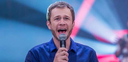 Internado, Faustão será substituído por Tiago Leifert